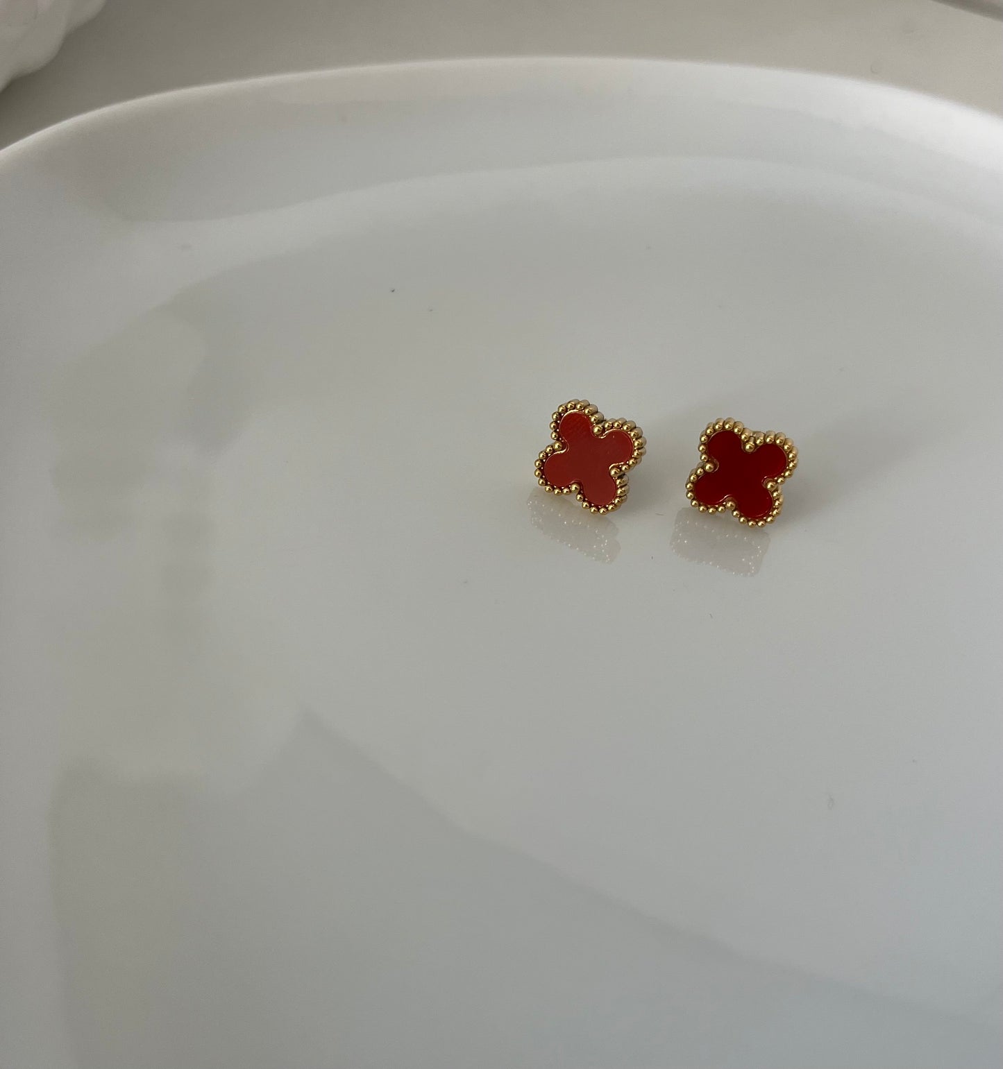 Boucles trèfle rouge