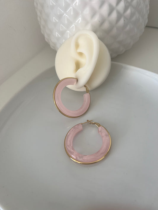 Créoles résine rose